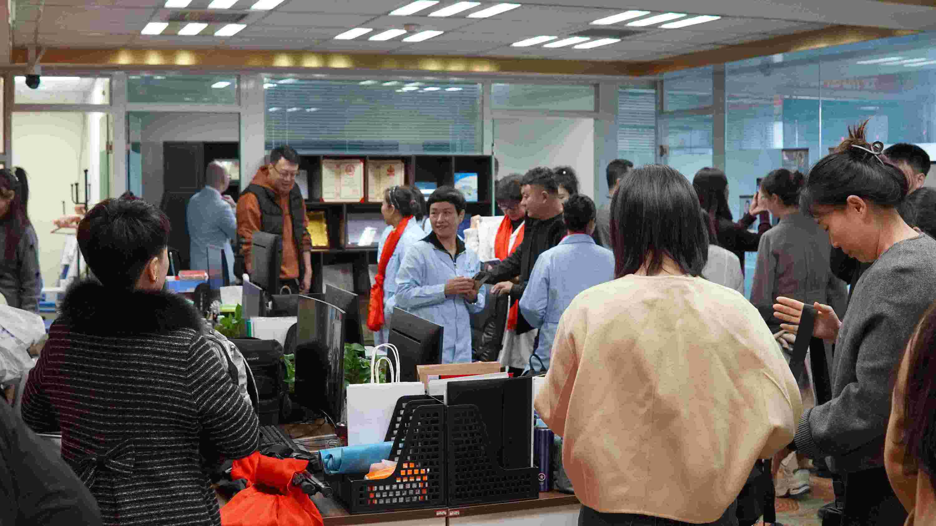  2024高峰论坛之实体店参观